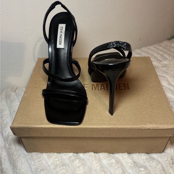 Steve Madden Black Minimalist Strappy Square-Toe Heels - Picture 2 of 4